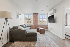 King Bed J and K on Main Luxury Apartment 403